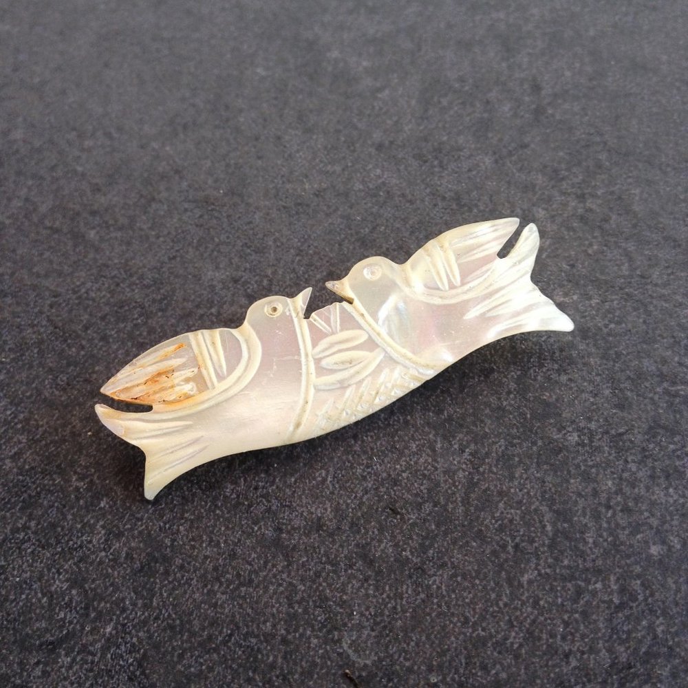 Vintage Carved Shell/MOP Love Bird Brooch